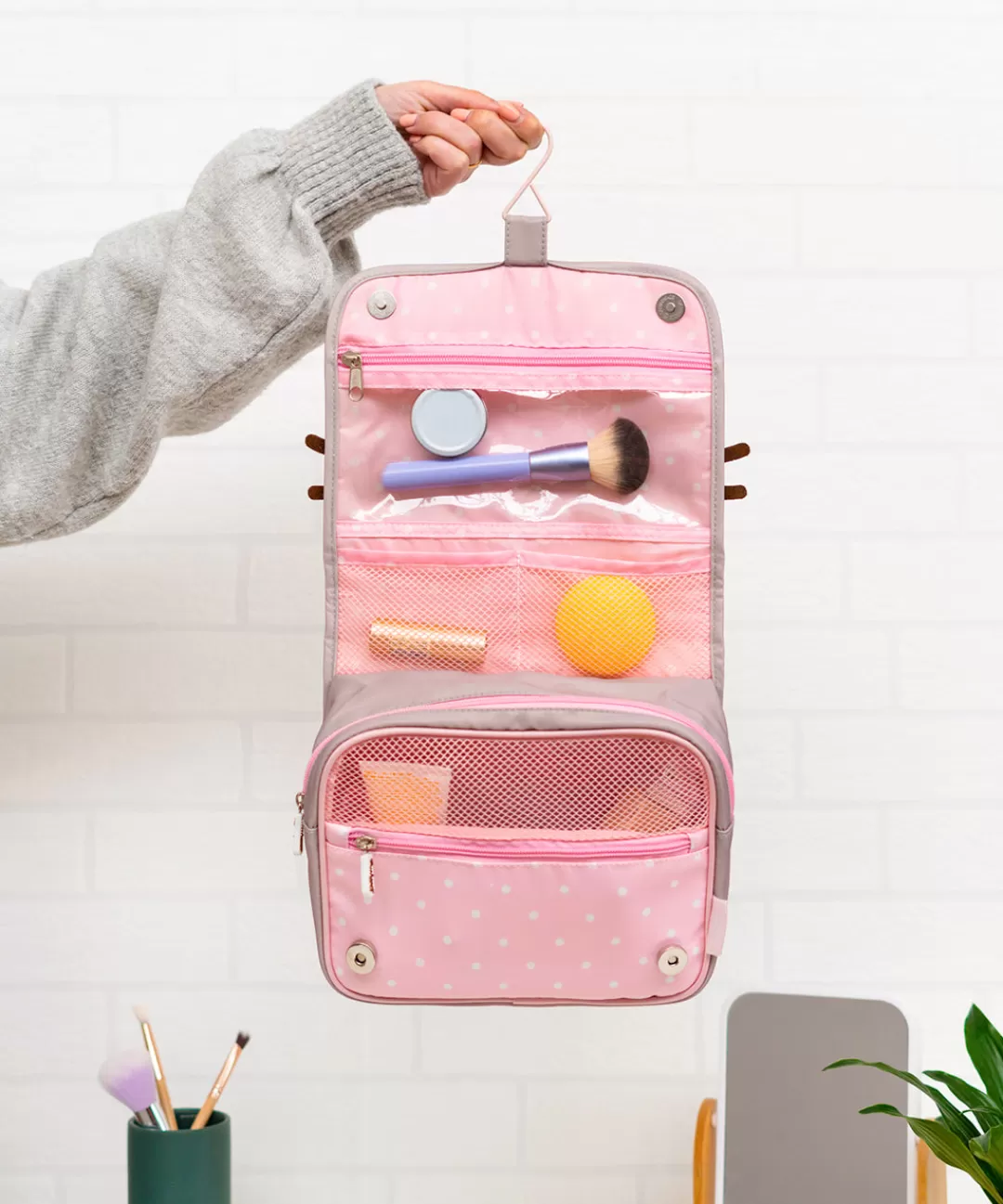 Shop Grupo Erik Pusheen Toiletry Bag